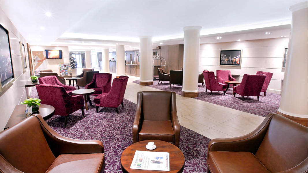 Gemensamt utrymme och lounge p storstadshotellet Best Western plus Academy Plaza Hotel i centrala Dublin.